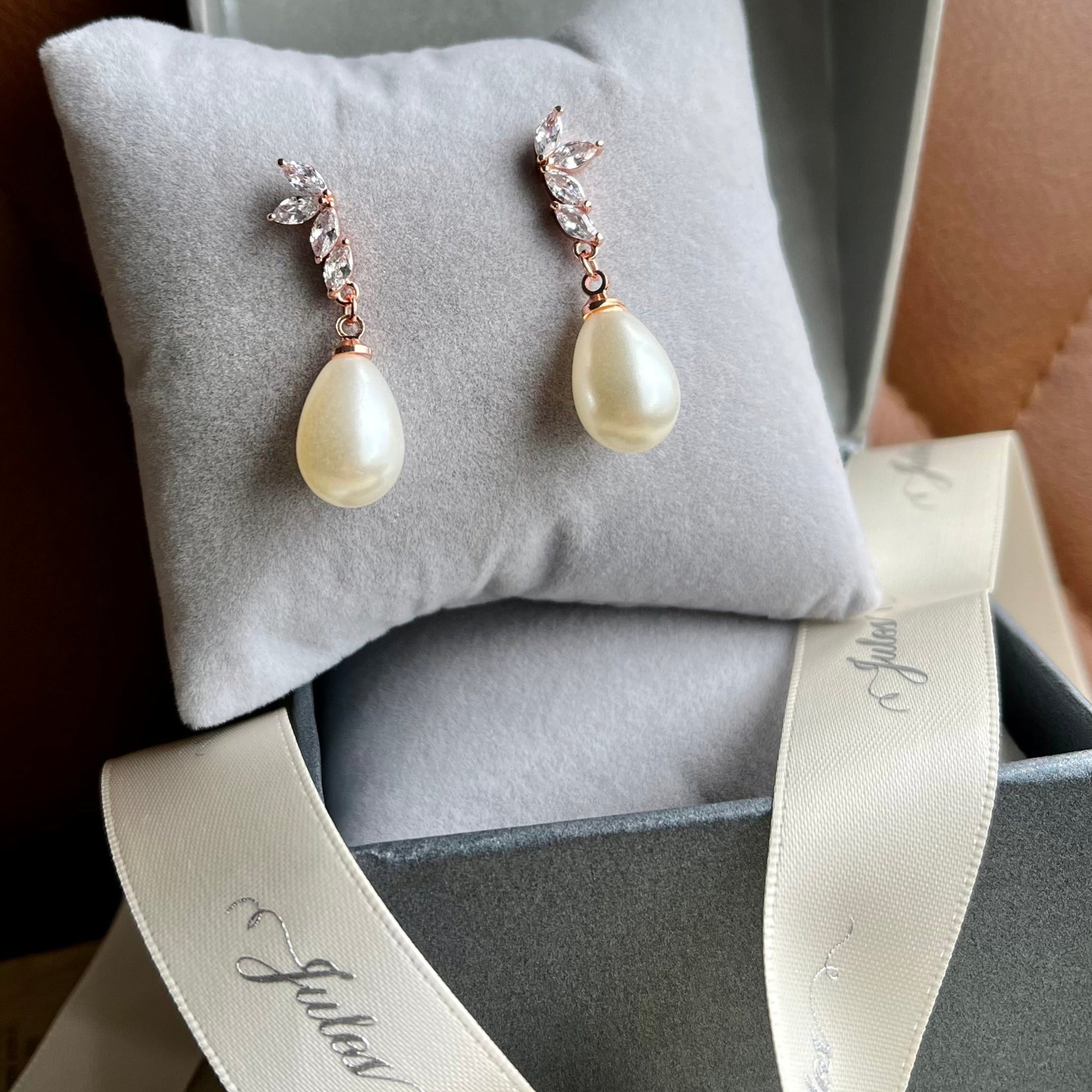 Shelly, Rose Gold & Pearl Earring