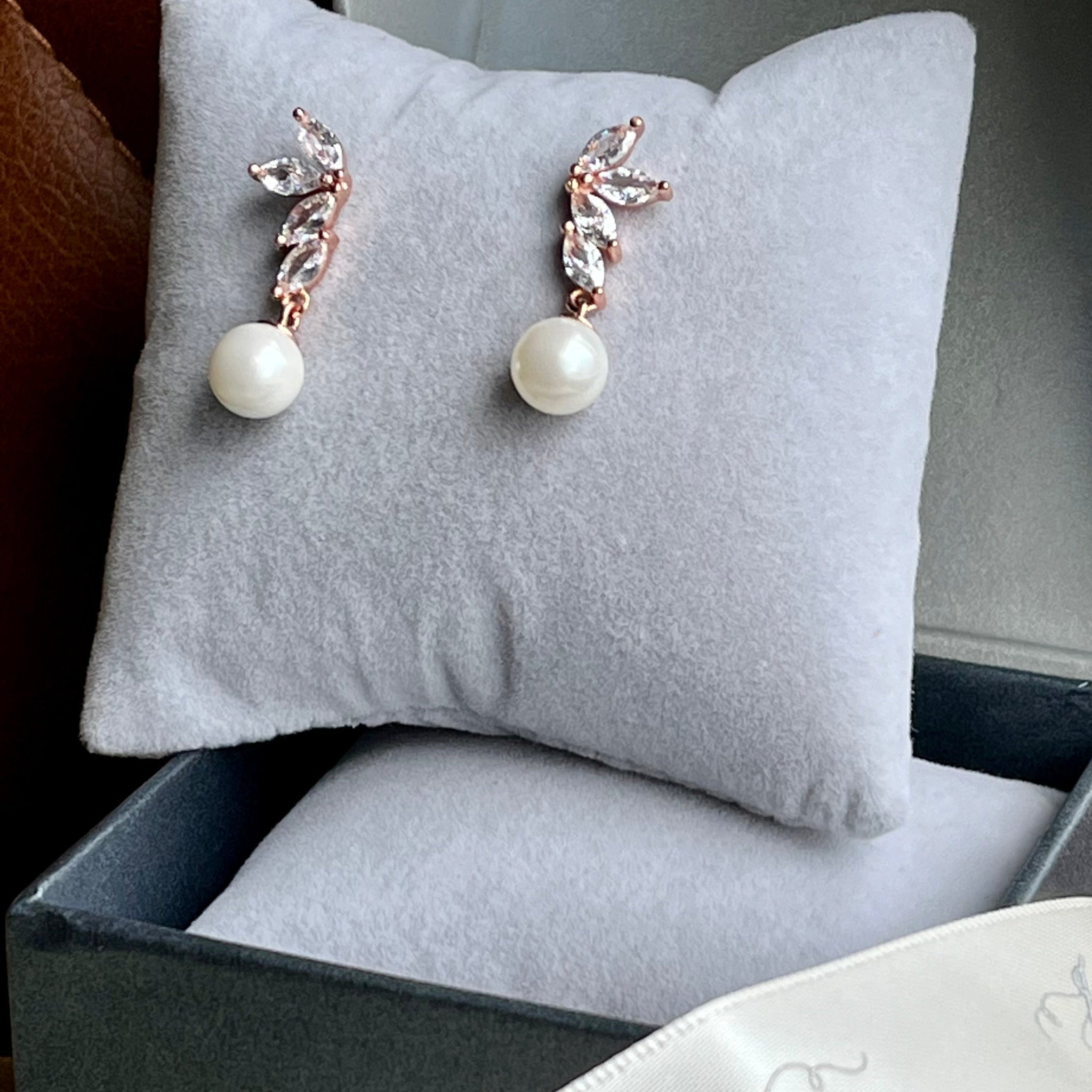 Shelly, Rose Gold & Pearl Earring