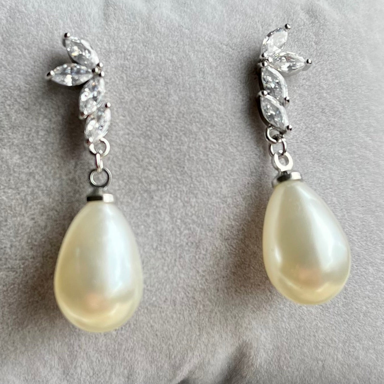 Shelly, Pearl Silver Earrings