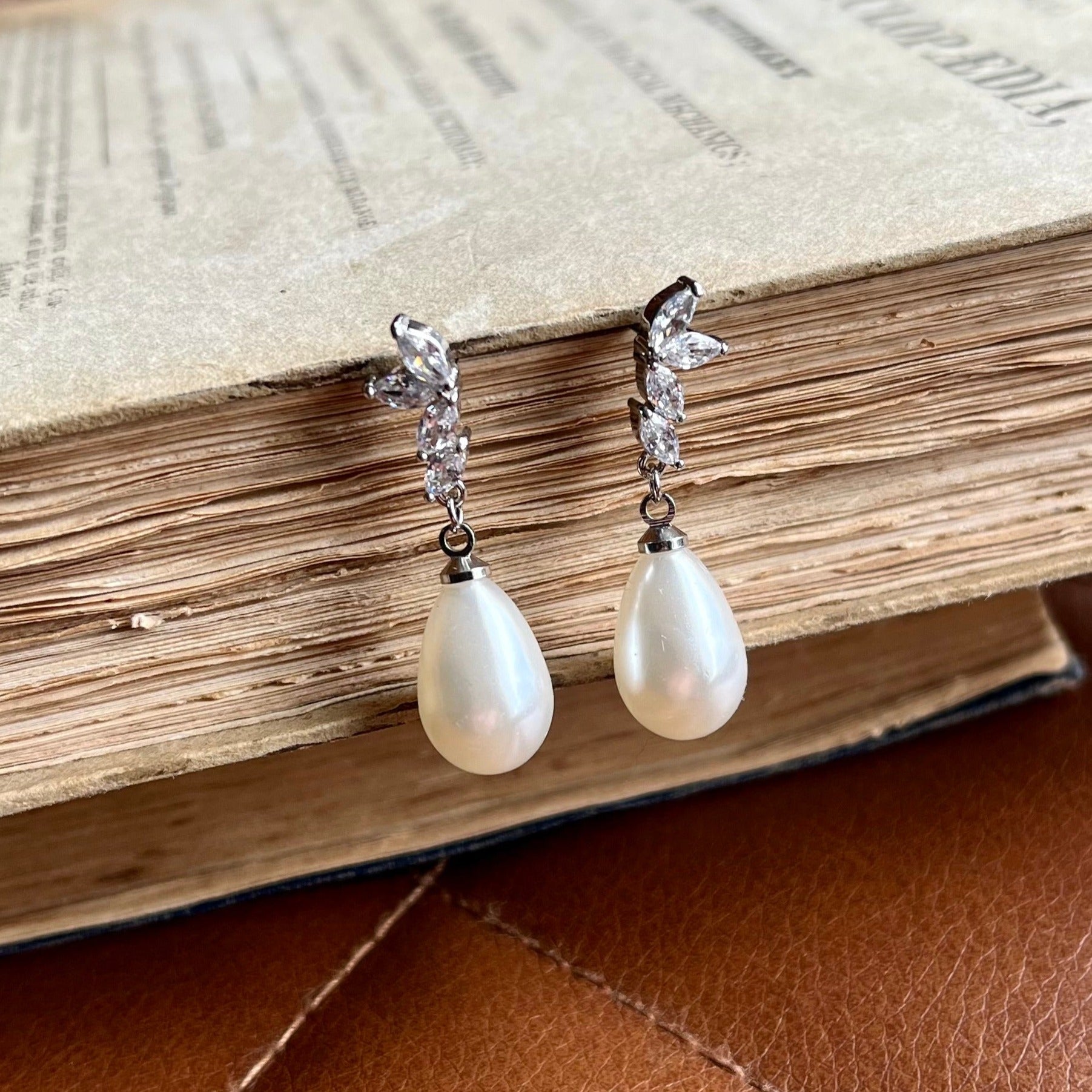 Shelly, Pearl Silver Earrings