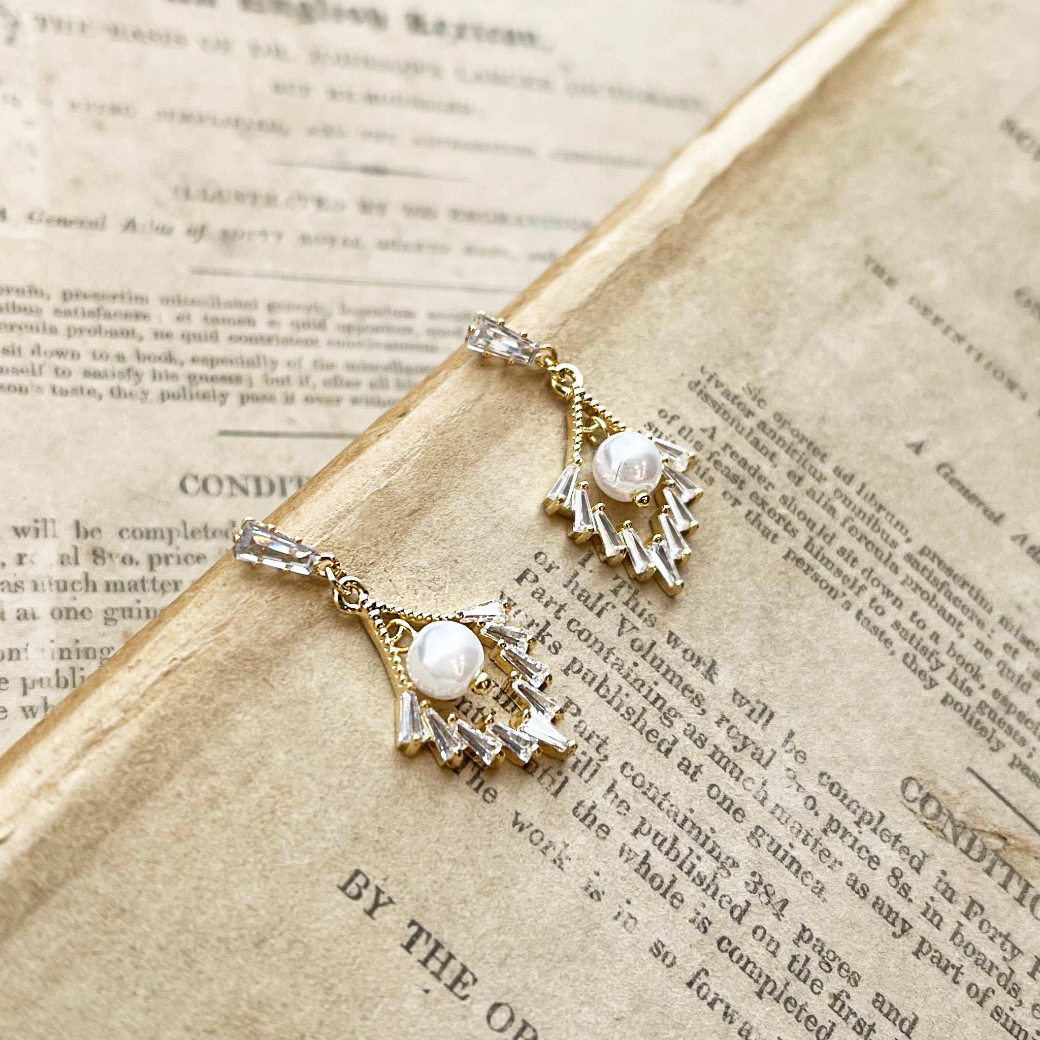 Elora, Earrings in Gold