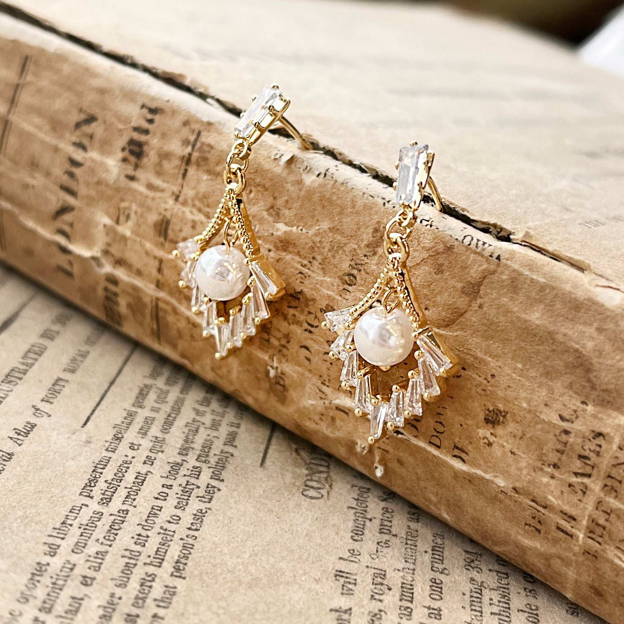 Elora, Earrings in Gold