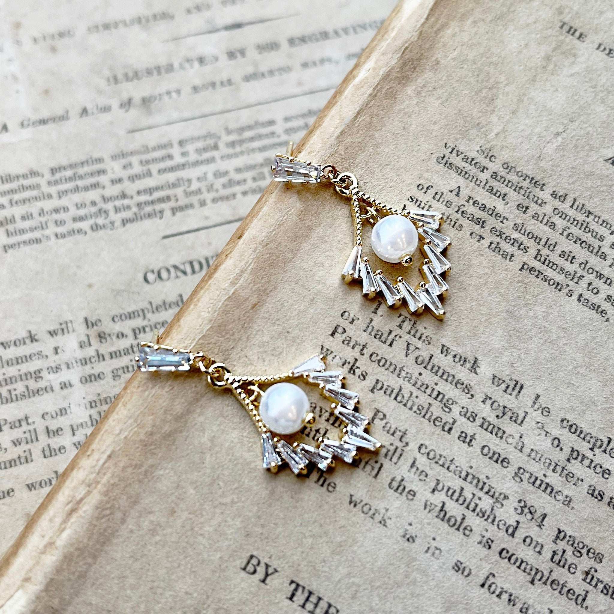 Elora, Earrings in Gold