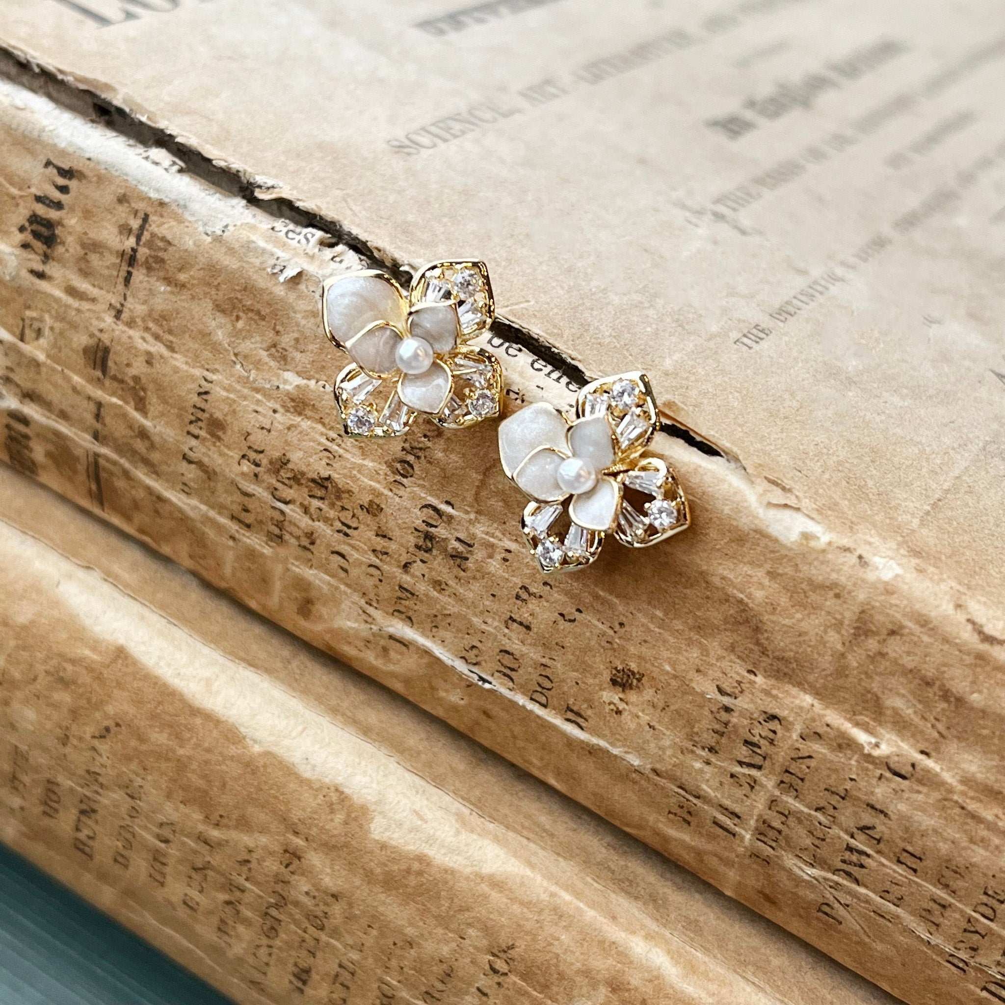 Erica, Earrings in Gold
