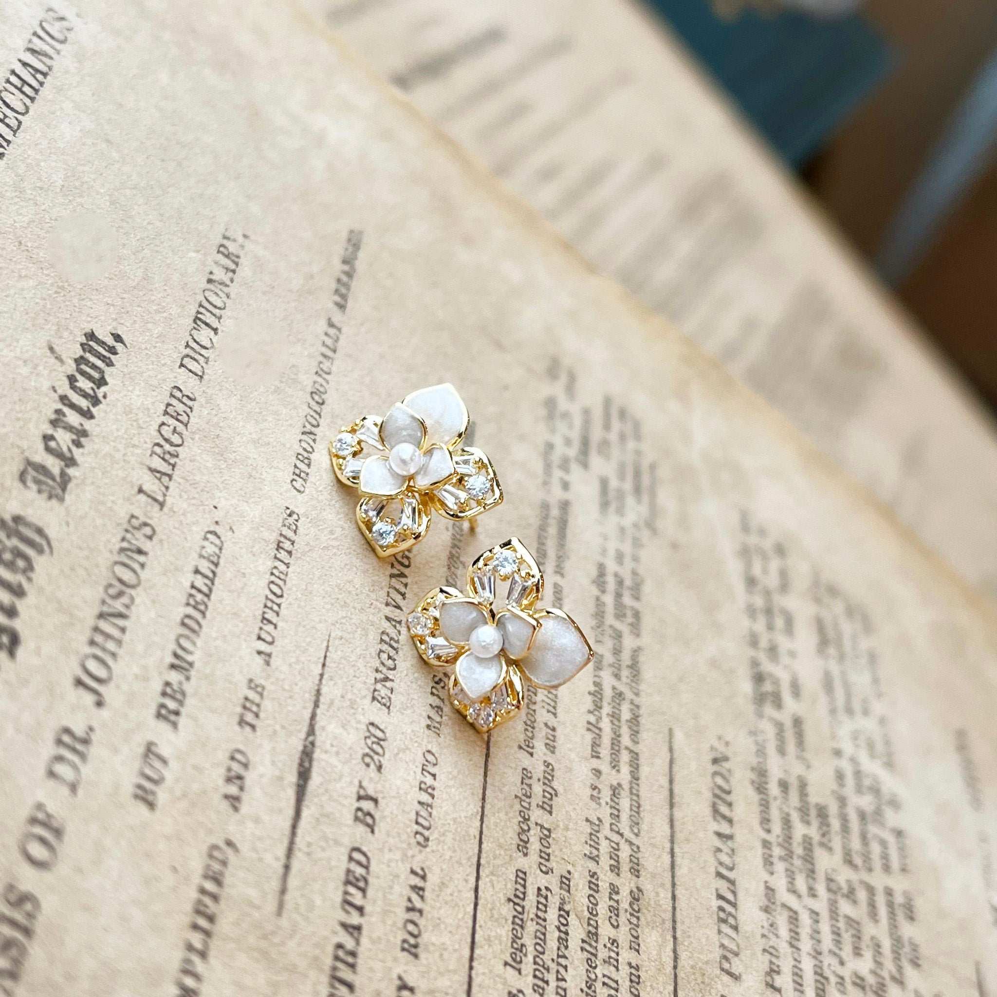 Erica, Earrings in Gold