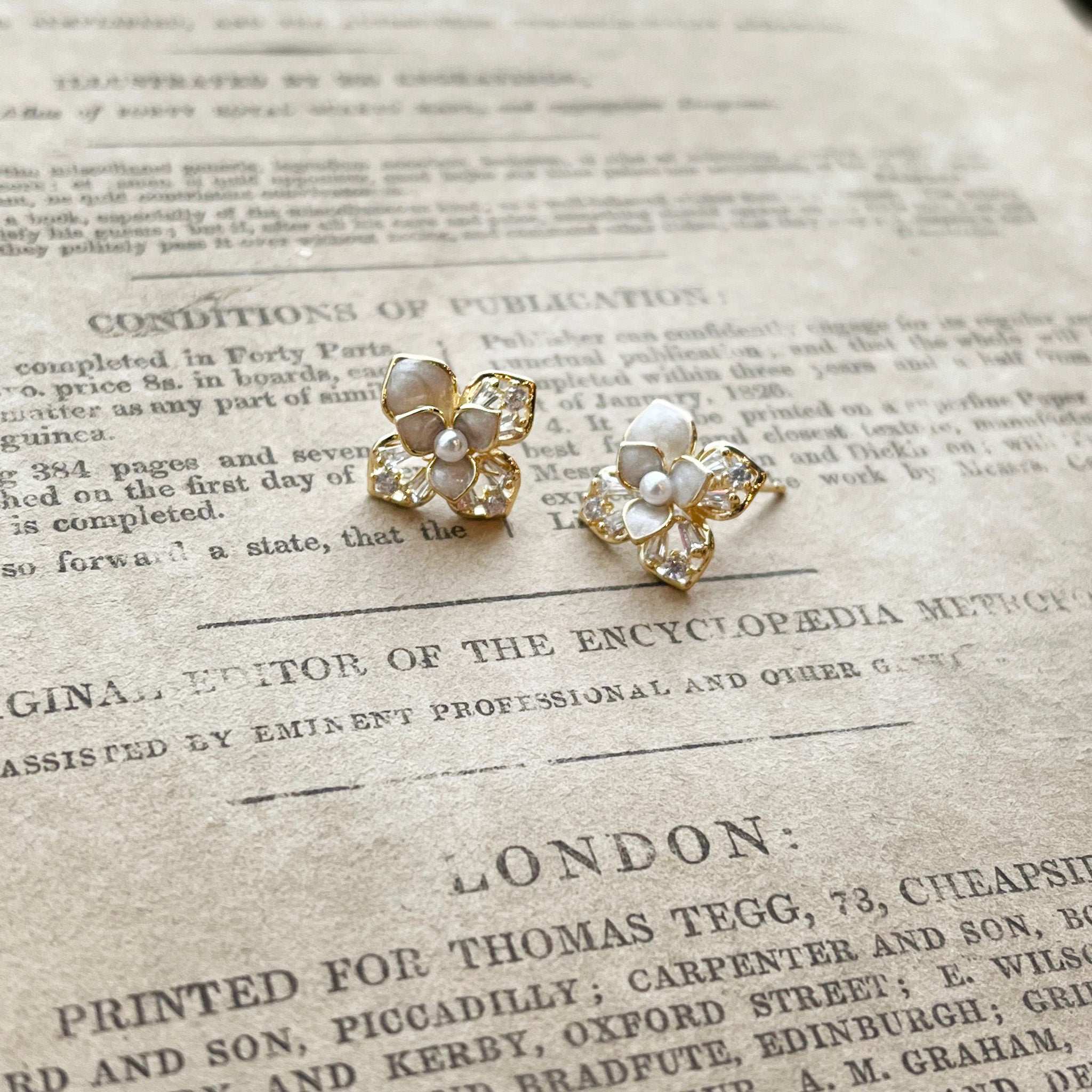 Erica, Earrings in Gold