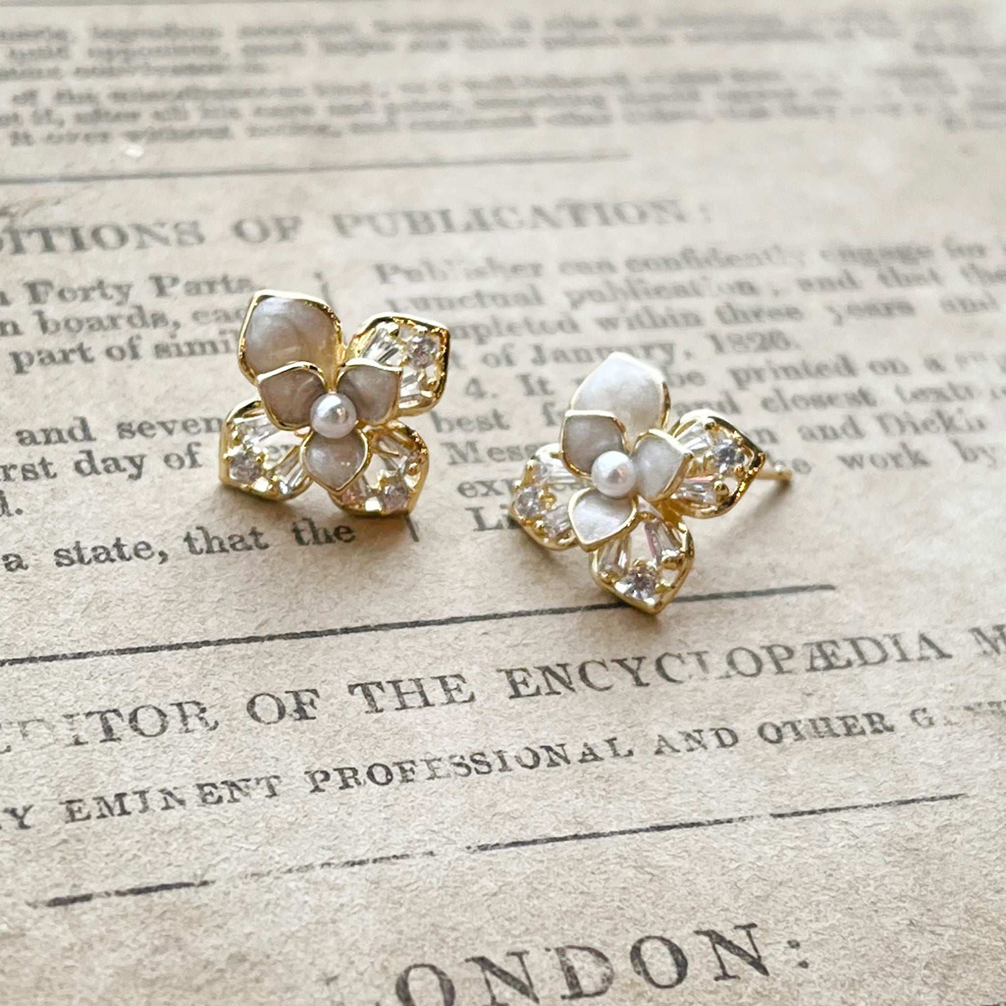 Erica, Earrings in Gold