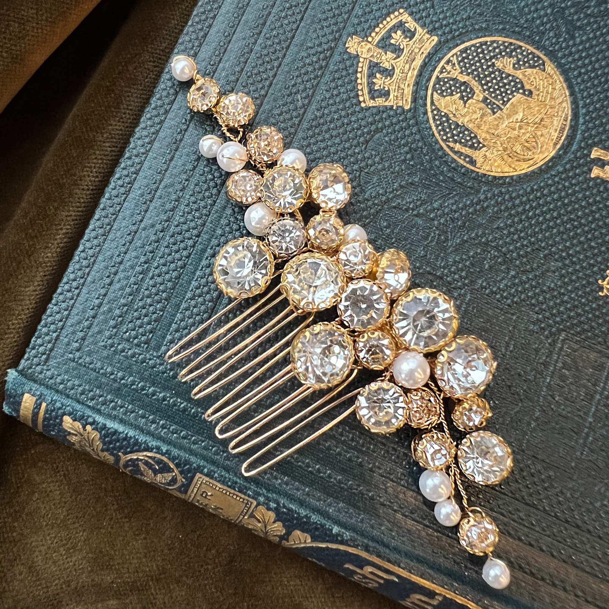 Jules Bridal - Estelle, Crystal and Pearl Hair Comb in Gold