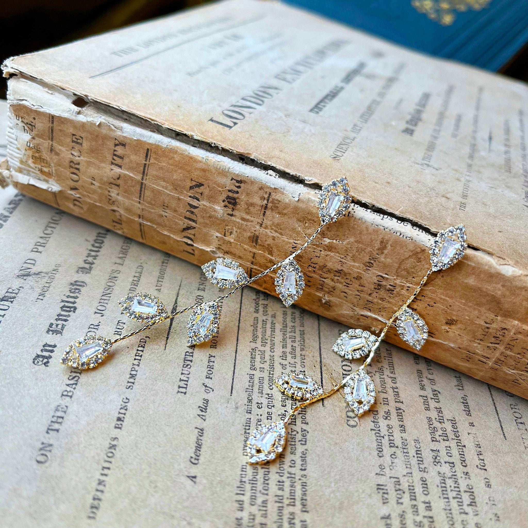 Estrid, Earrings in Gold