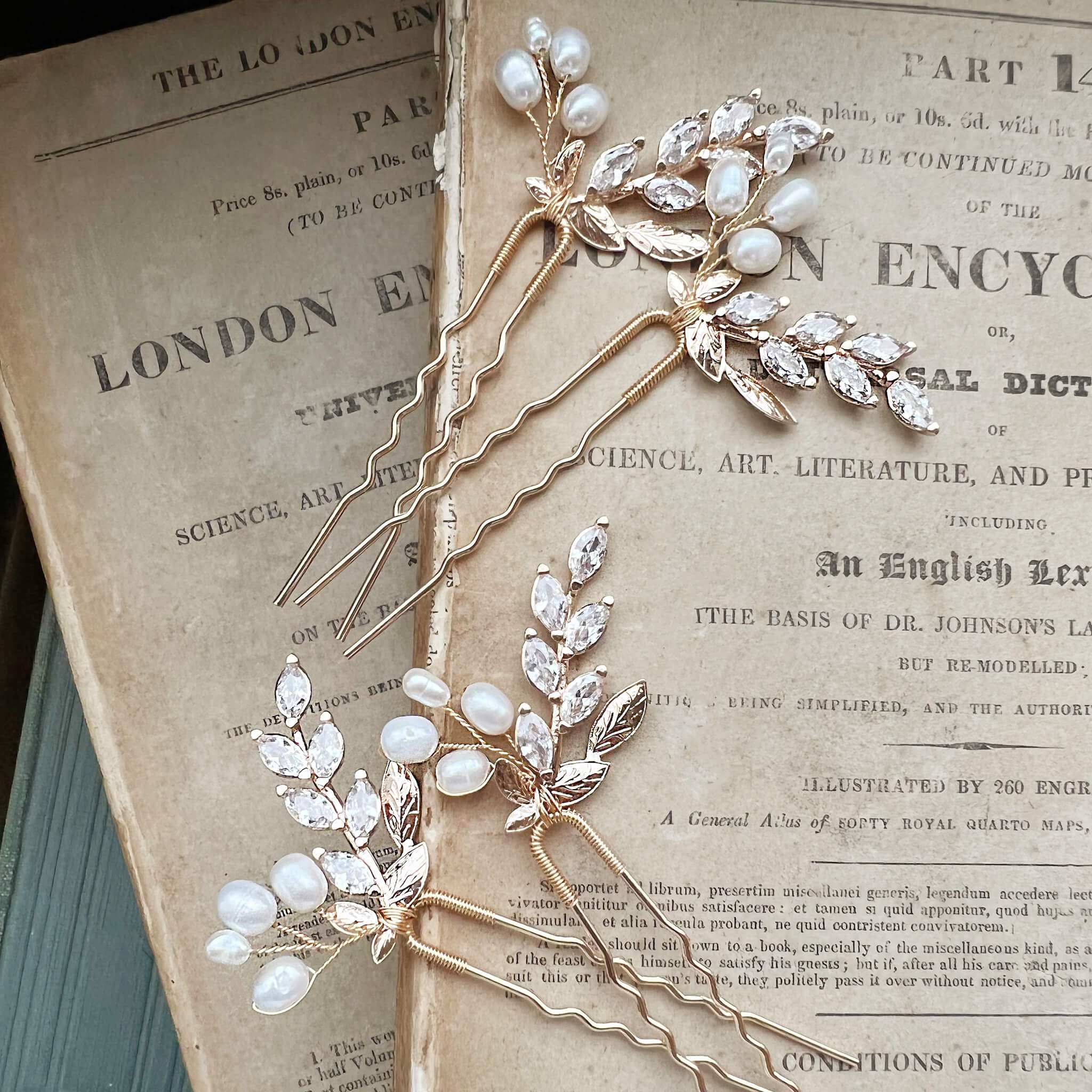 Jules Bridal - Fiona, Pearl & Gold Hair Pin Set
