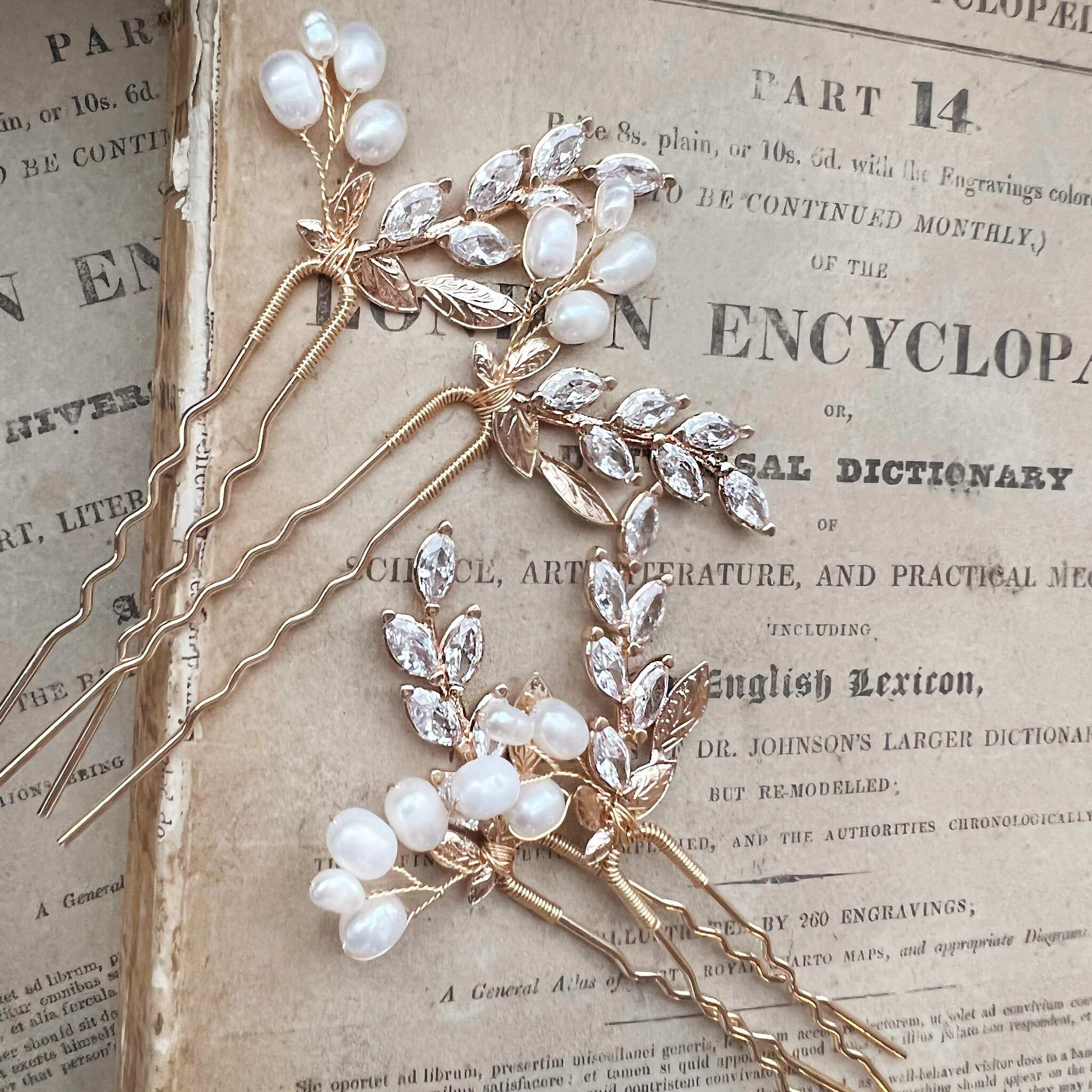 Jules Bridal - Fiona, Pearl & Gold Hair Pin Set