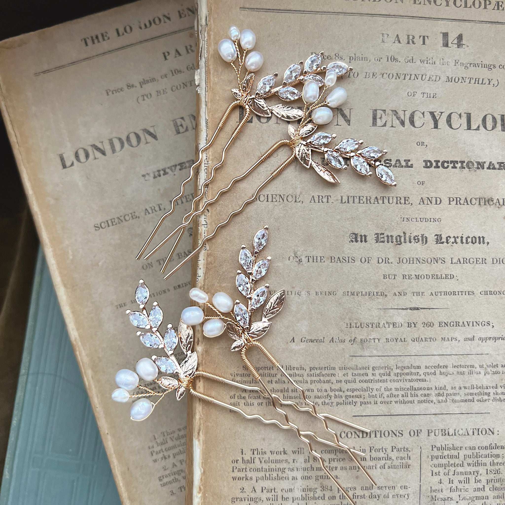 Jules Bridal - Fiona, Pearl & Gold Hair Pin Set