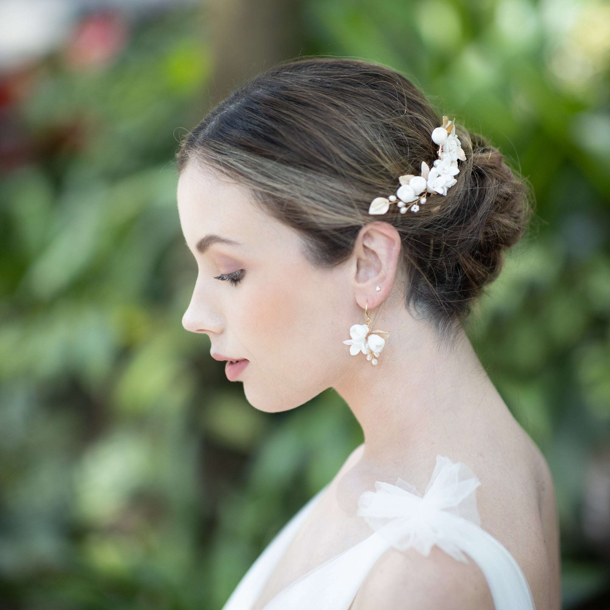 Jules Bridal - Gardenia, White Ceramic Floral Hair Comb with Pearls in Pink