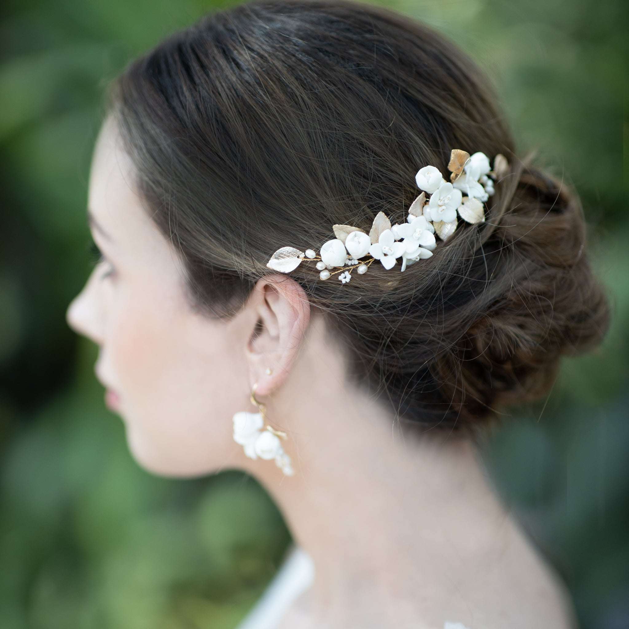 Jules Bridal - Gardenia, White Ceramic Floral Hair Comb with Pearls in Pink