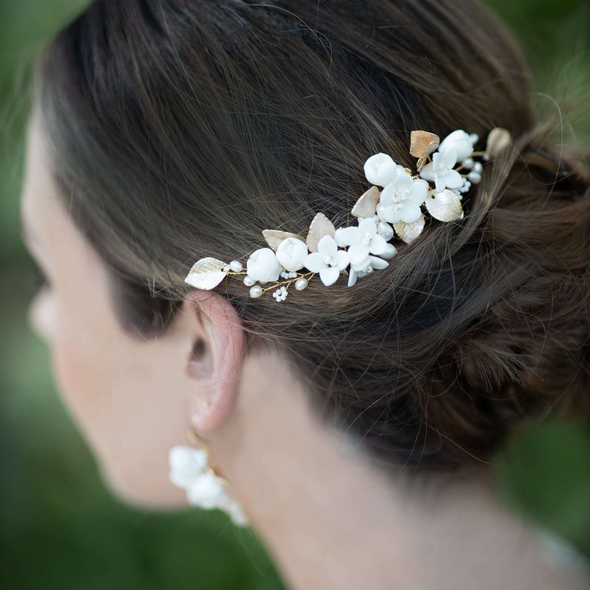 Jules Bridal - Gardenia, White Ceramic Floral Hair Comb with Pearls in Pink