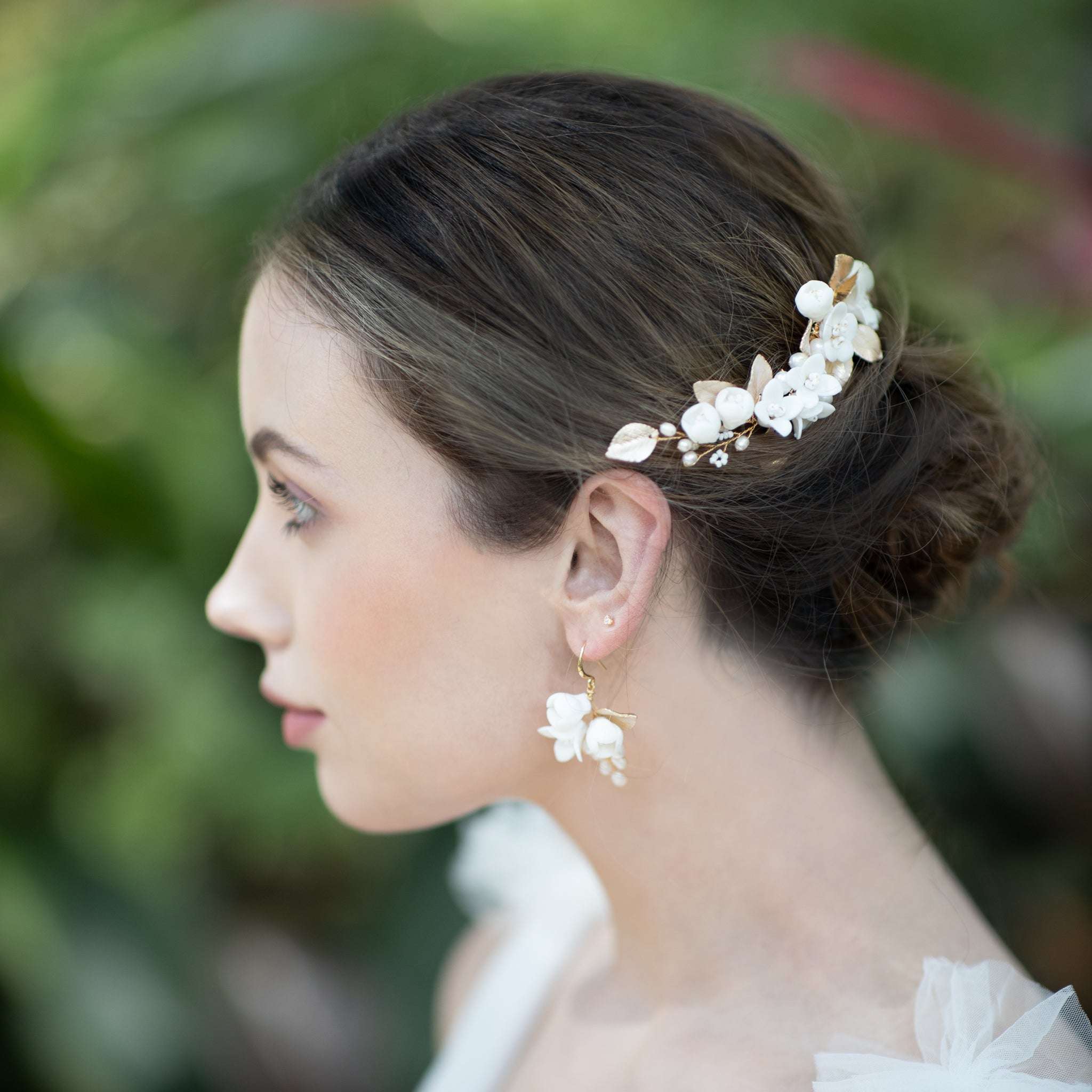 Jules Bridal - Gardenia, White Ceramic Floral Hair Comb with Pearls in Pink