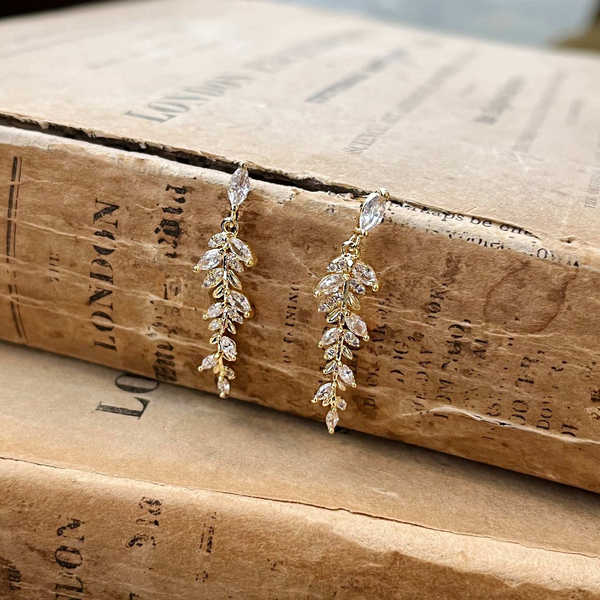 Robina, Earrings in Gold