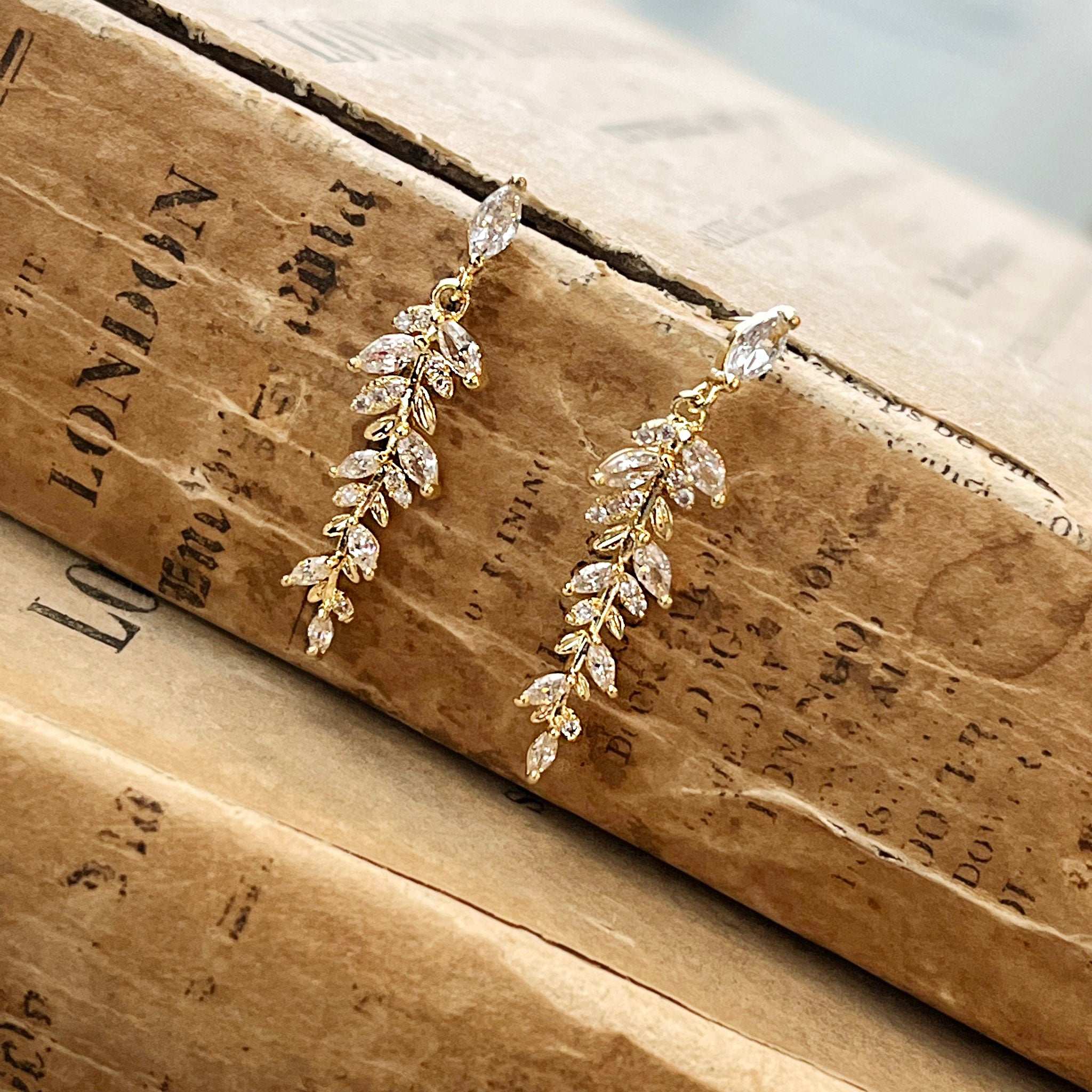 Robina, Earrings in Gold