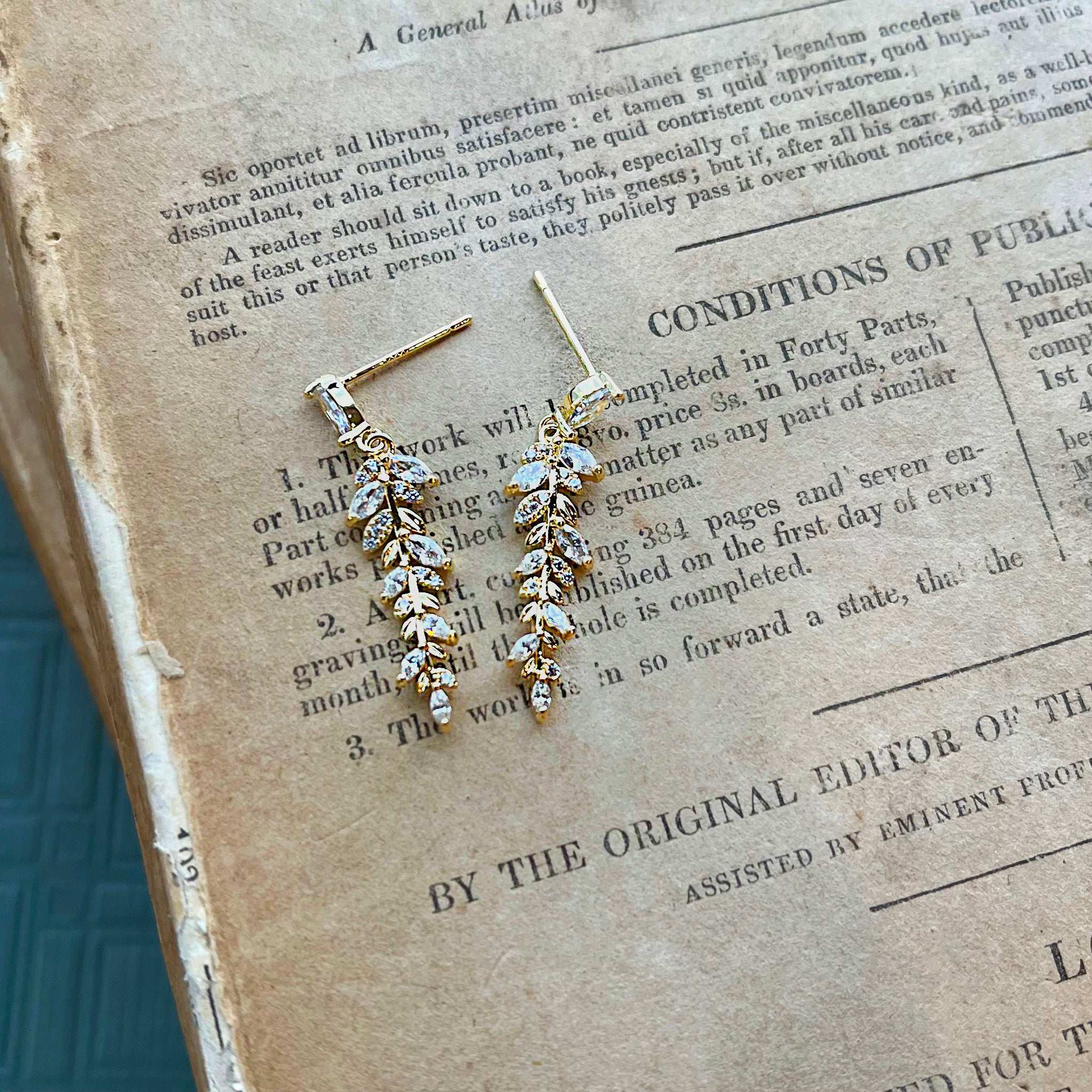 Robina, Earrings in Gold
