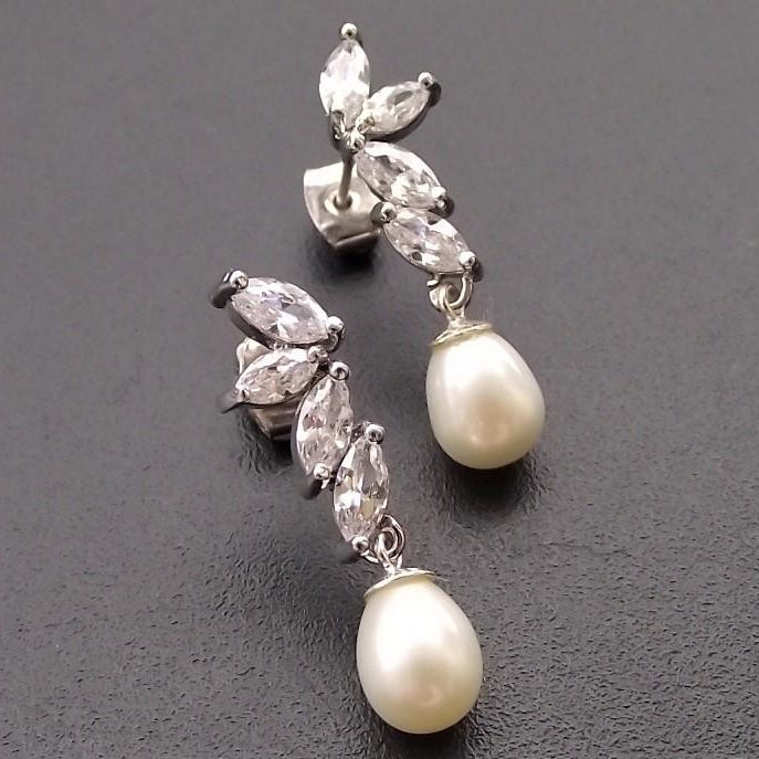 Shelly, Pearl Silver Earrings