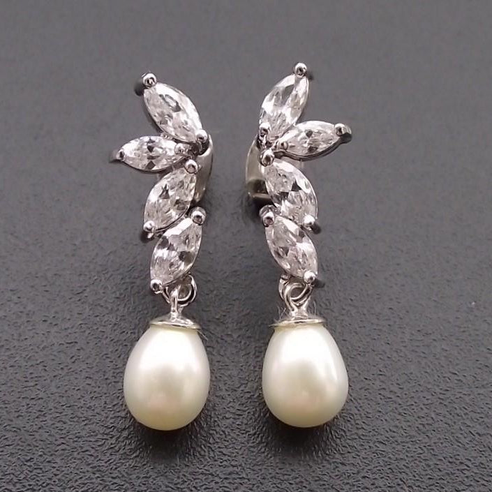Shelly, Pearl Silver Earrings