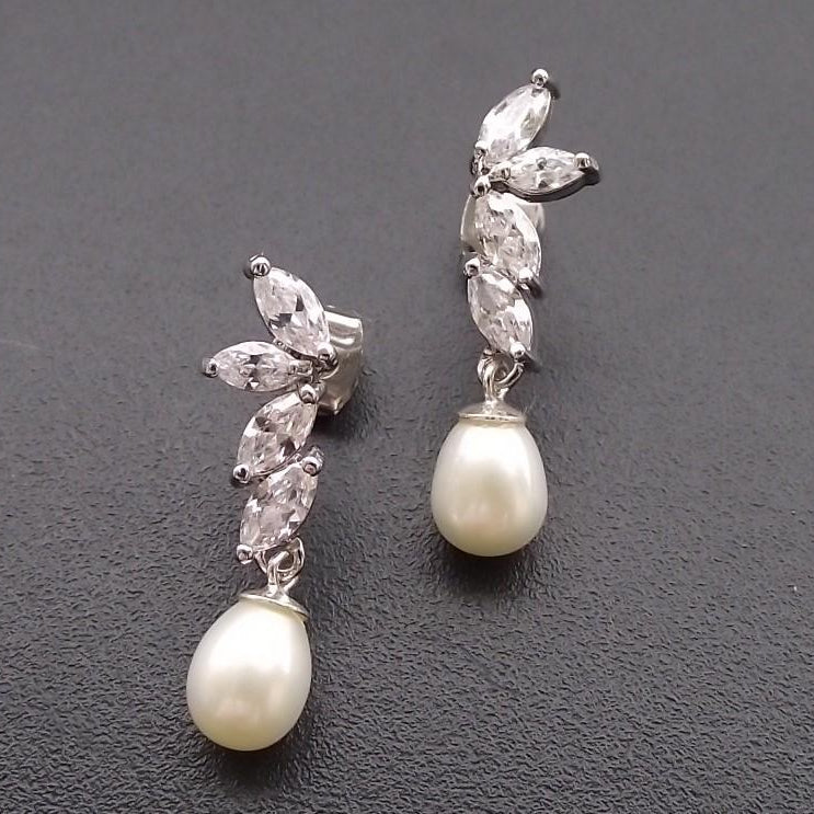 Shelly, Pearl Silver Earrings