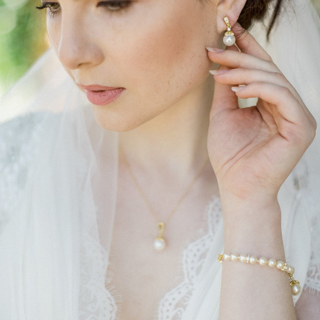 Jules-Bridal-Ariel-Gold-Pearl-Drop-Earrings