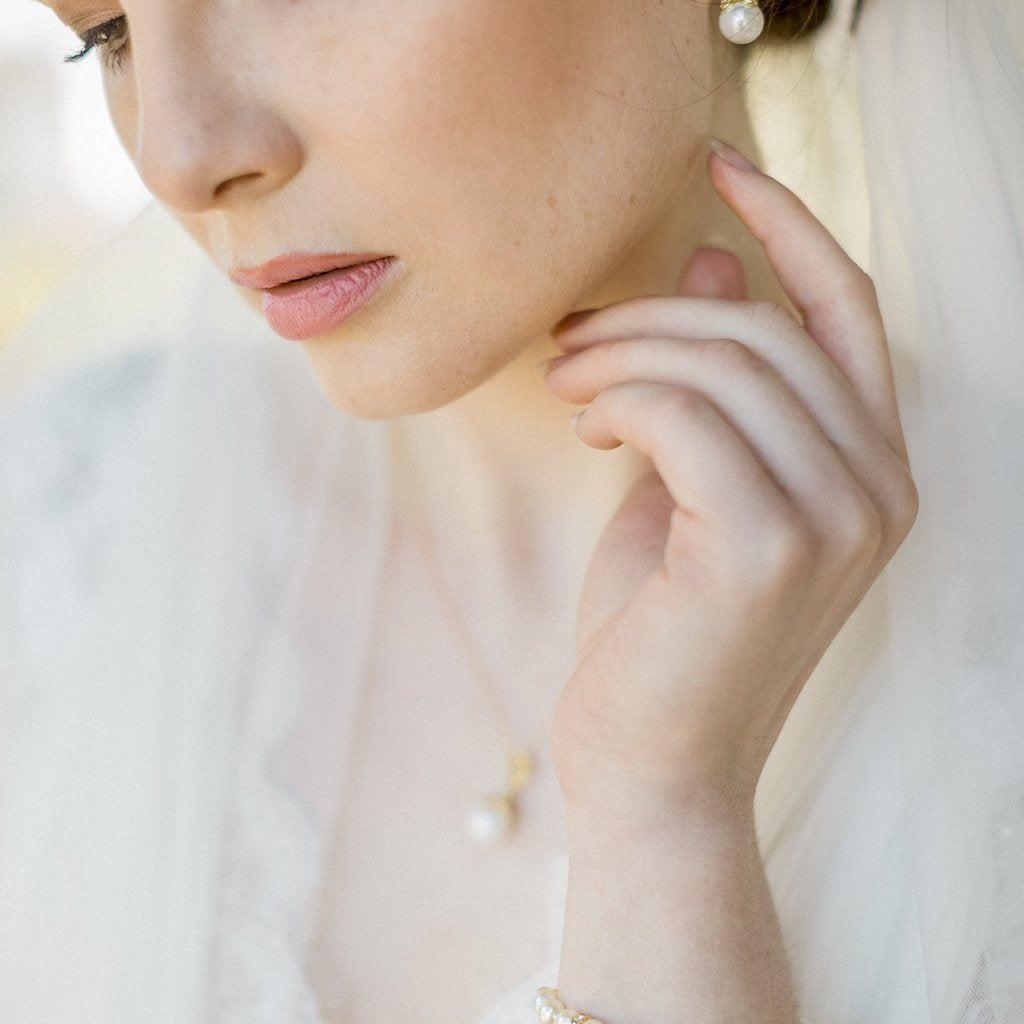 Jules-Bridal-Ariel-Gold-Pearl-Drop-Earrings-Necklace-Set
