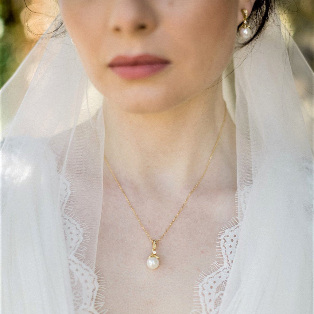 Jules-Bridal-Ariel-Gold-Pearl-Drop-Earrings-Necklace-Set