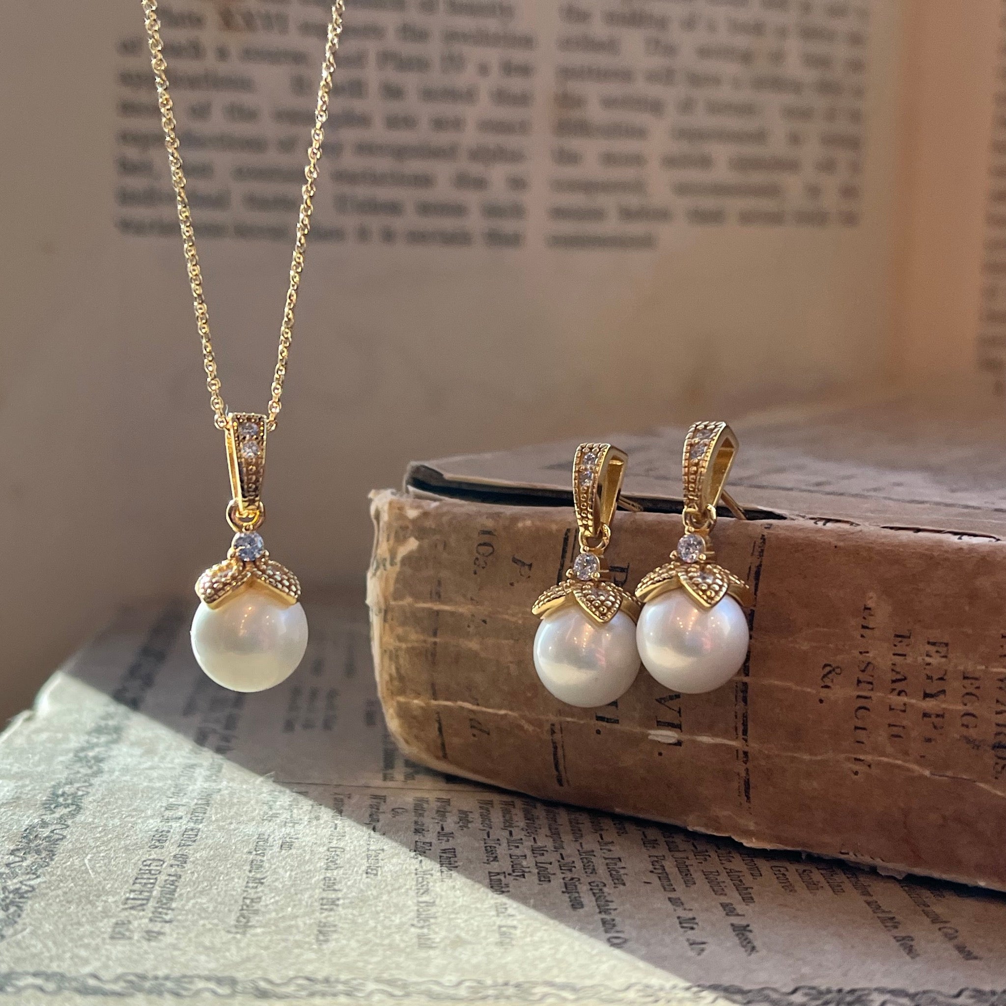 Jules-Bridal-Ariel-Old-Hollywood-Style-Earrings-Necklace-Set-Gold