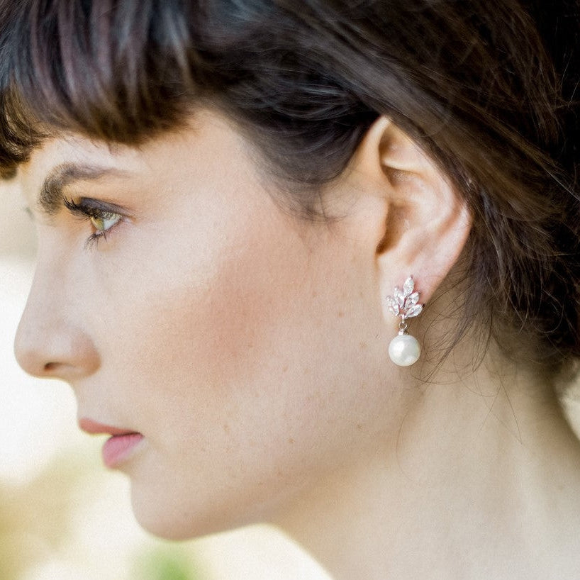 Jules Bridal - Leaf, Gold Sparkling Pearl Drop Earrings