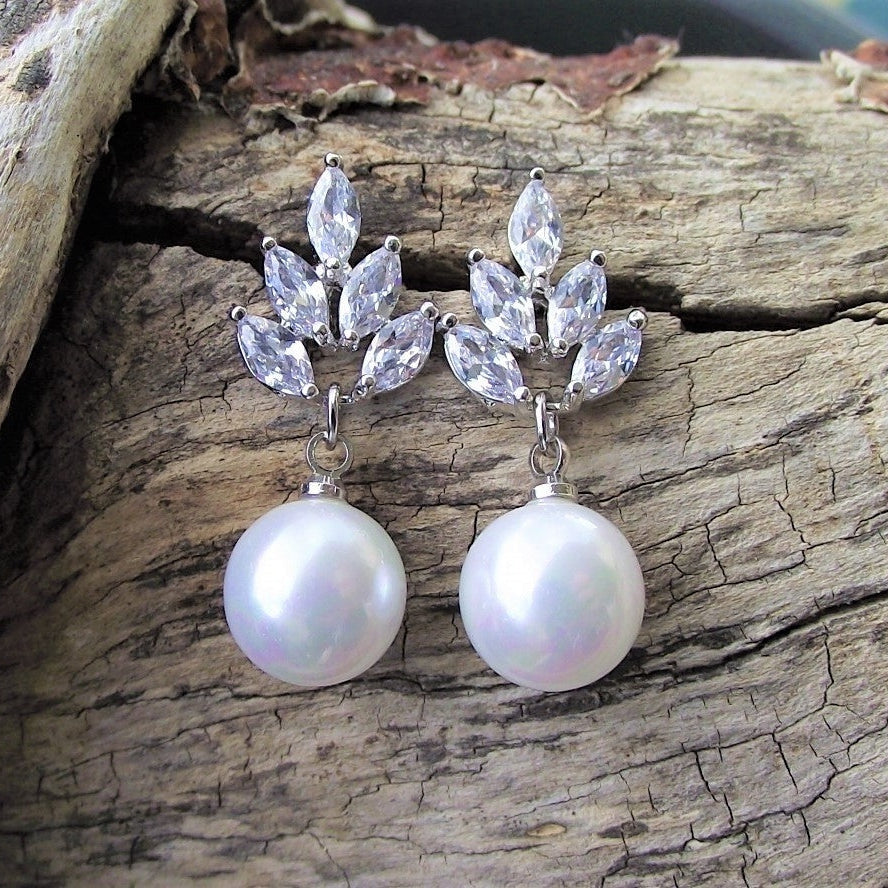 Jules Bridal - Leaf, Sparkling Pearl Drop Earrings