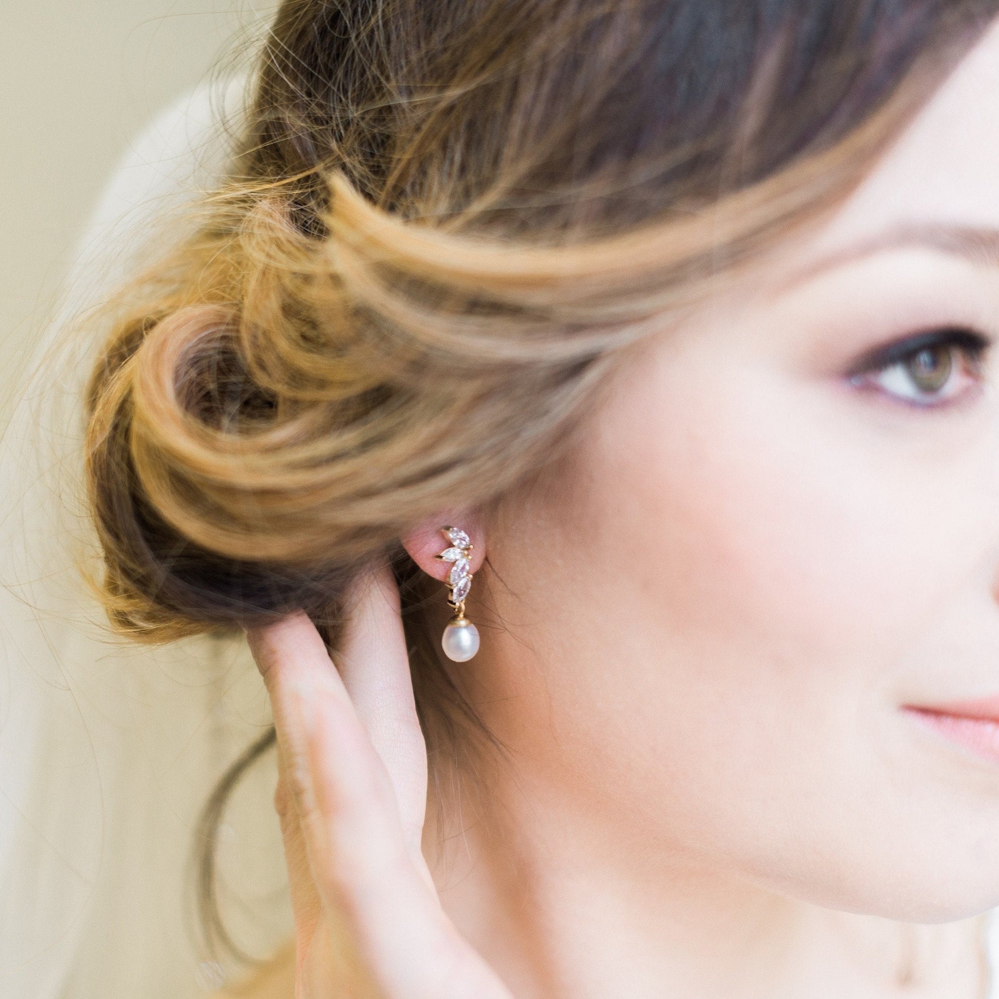 Jules Bridal - Shelly, Teardrop Pearl Gold Earrings
