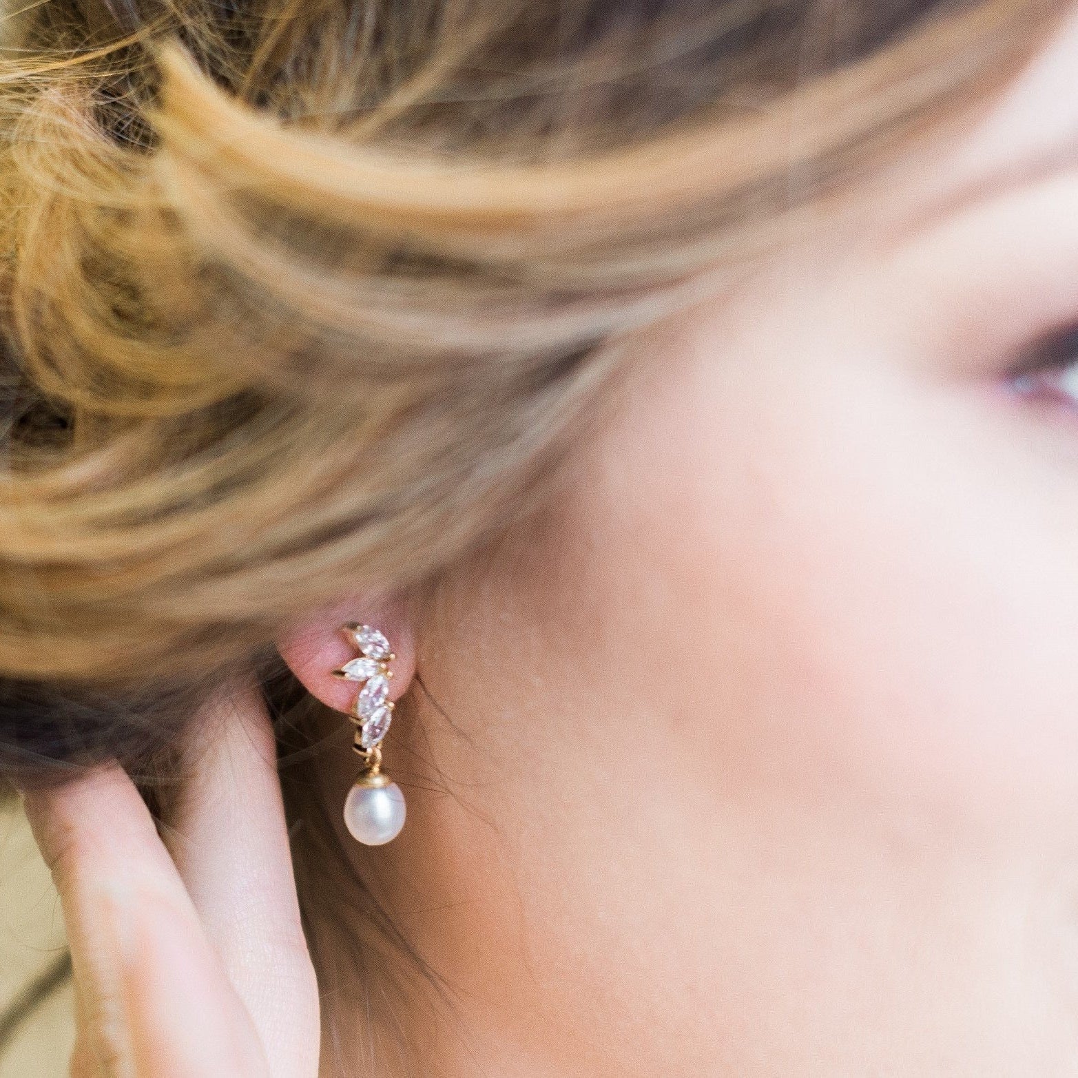 Jules Bridal - Shelly, Teardrop Pearl Gold Earrings