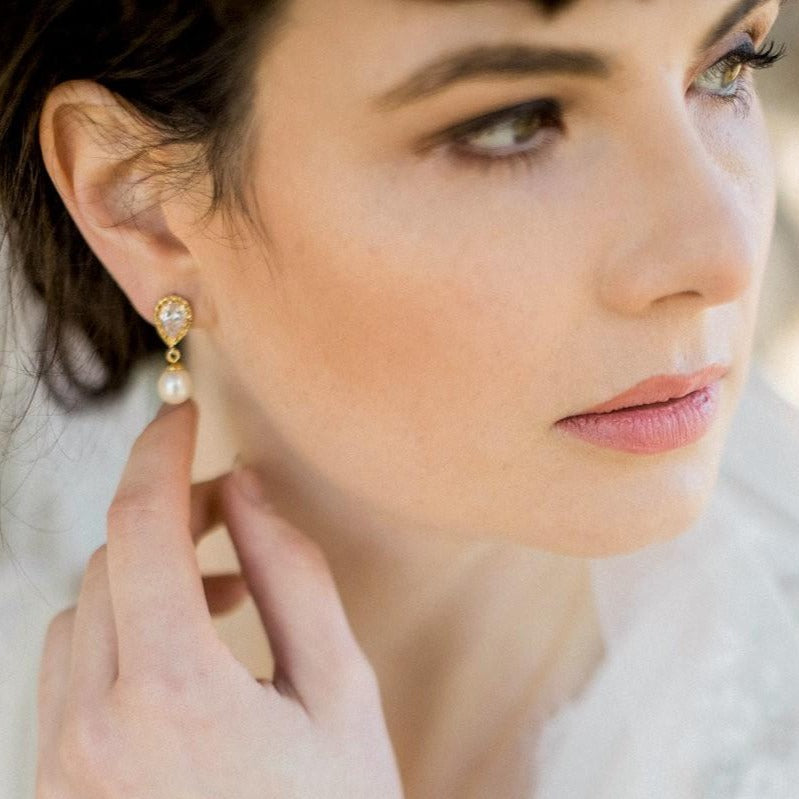 Jules Bridal - Alisha, Clip-on Teardrop Pearl Gold Earrings