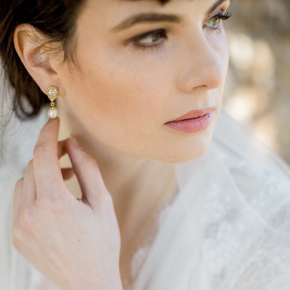 Jules Bridal - Alisha, Clip-on Teardrop Pearl Gold Earrings