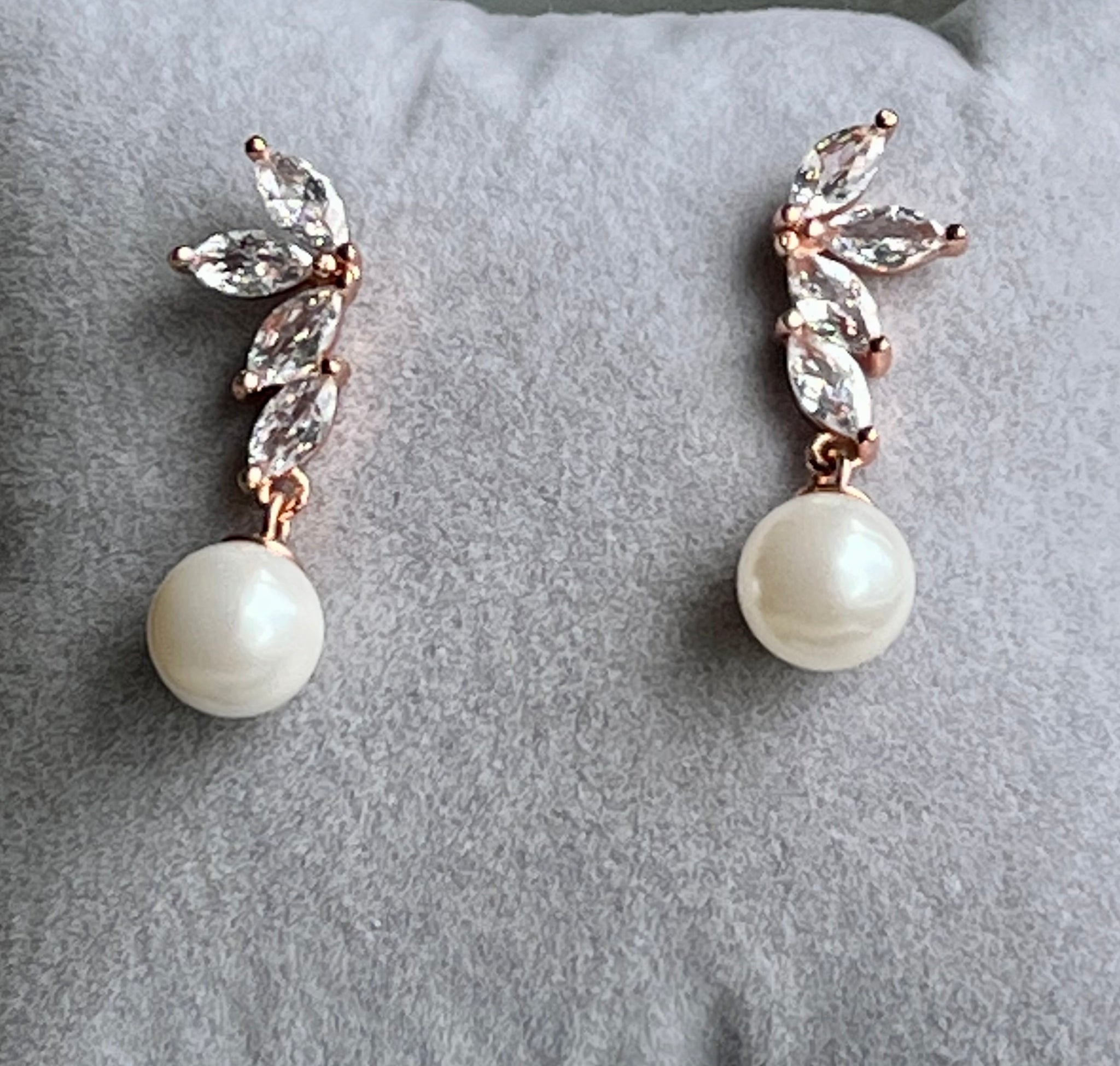Shelly, Rose Gold & Pearl Earring