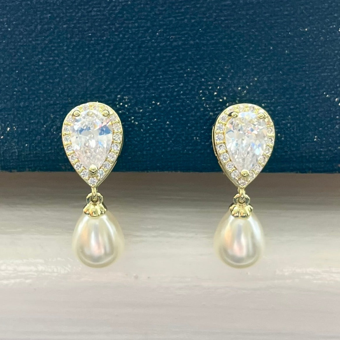 Alisha, Clip-on Teardrop Pearl Gold Earrings