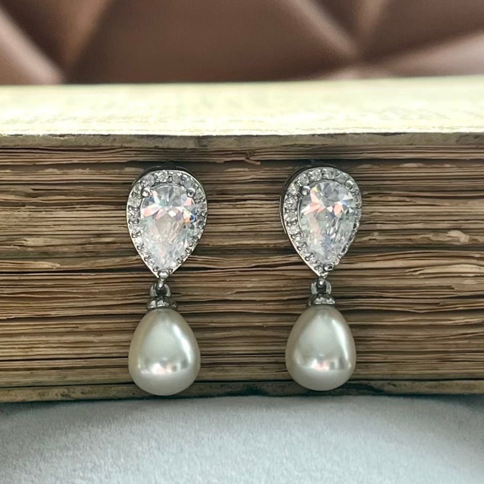 Alisha, Teardrop Pearl Silver Earrings