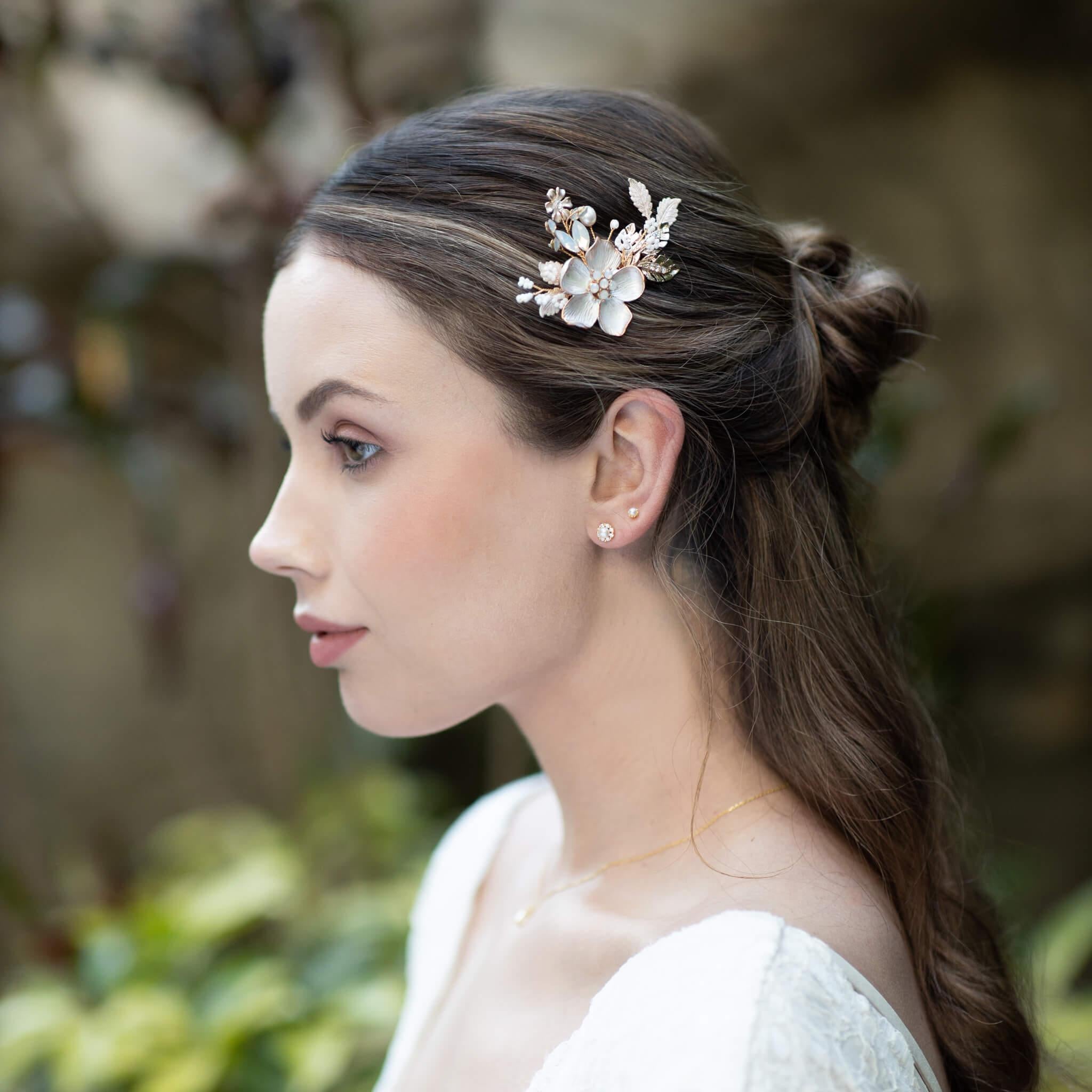 White Flower Gold Hair Comb for Brides on Her Wedding Day! – PoetryDesigns