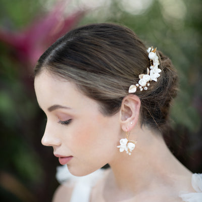 Jules Bridal - Gardenia, White Ceramic Floral Hair Comb with Pearls in Pink
