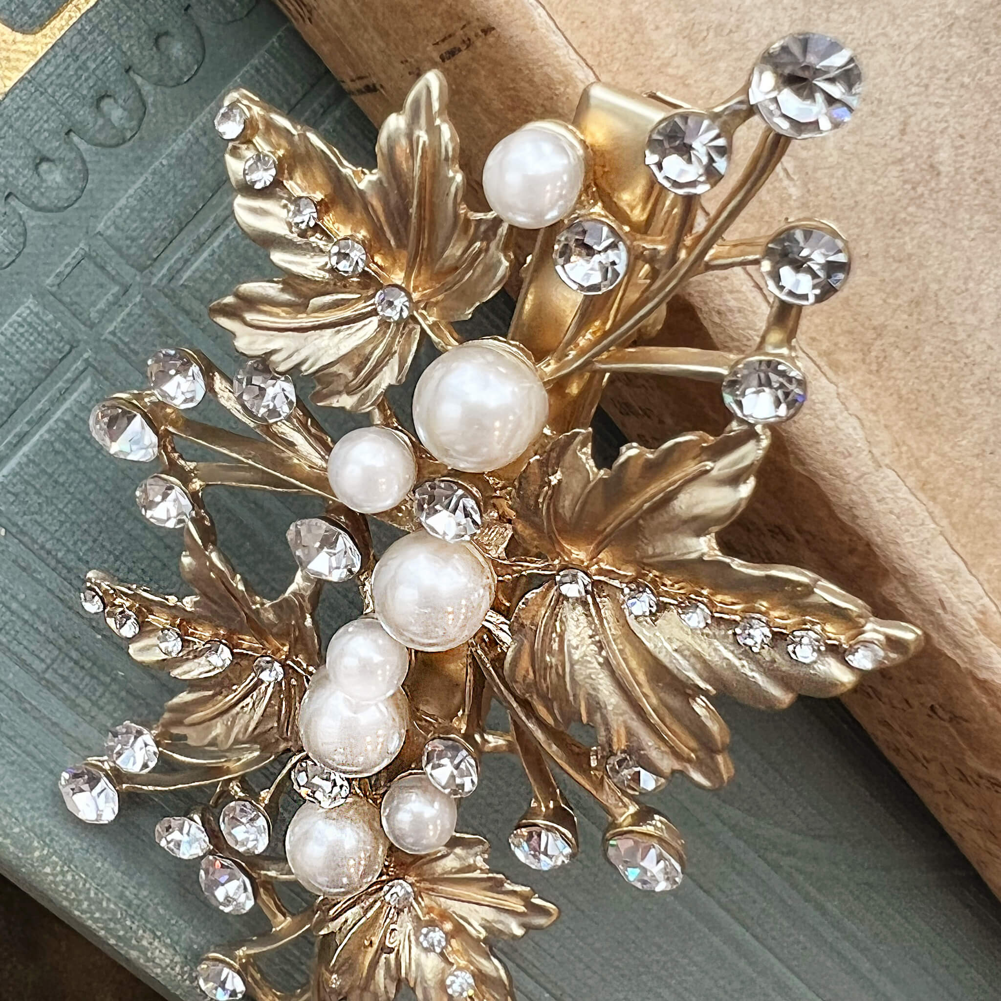 HFJ2-Leaf Design Pearl Hair Clip