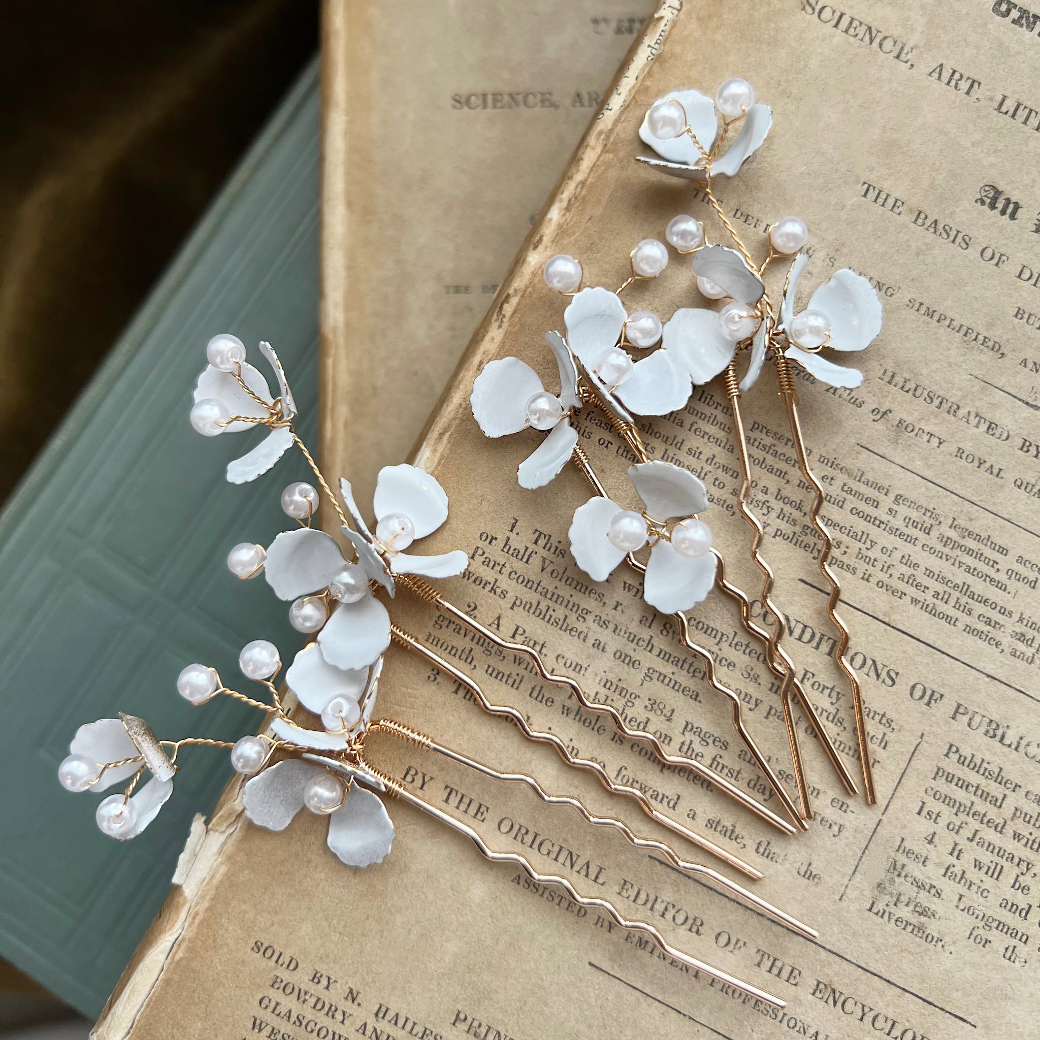 Jules Bridal - Nairna, Floral Hair Pin Set in Gold with Pearls
