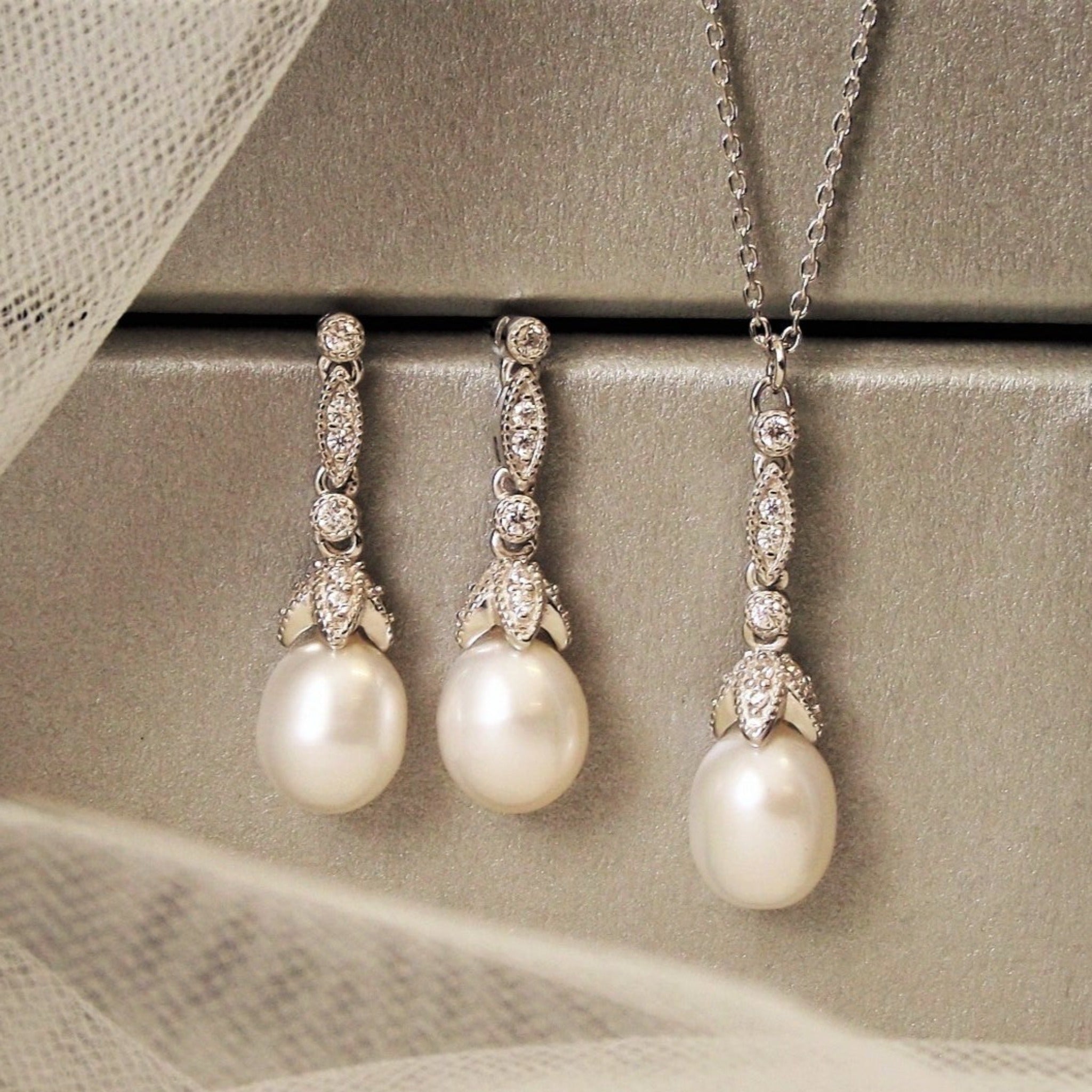 9ct White Gold Diamond Freshwater Cultured Pearl Pendant and Earrings Set |  0110894 | Beaverbrooks the Jewellers